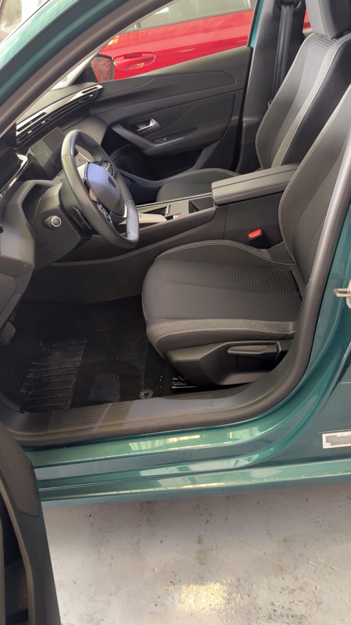 Peugeot 308 GT View 3