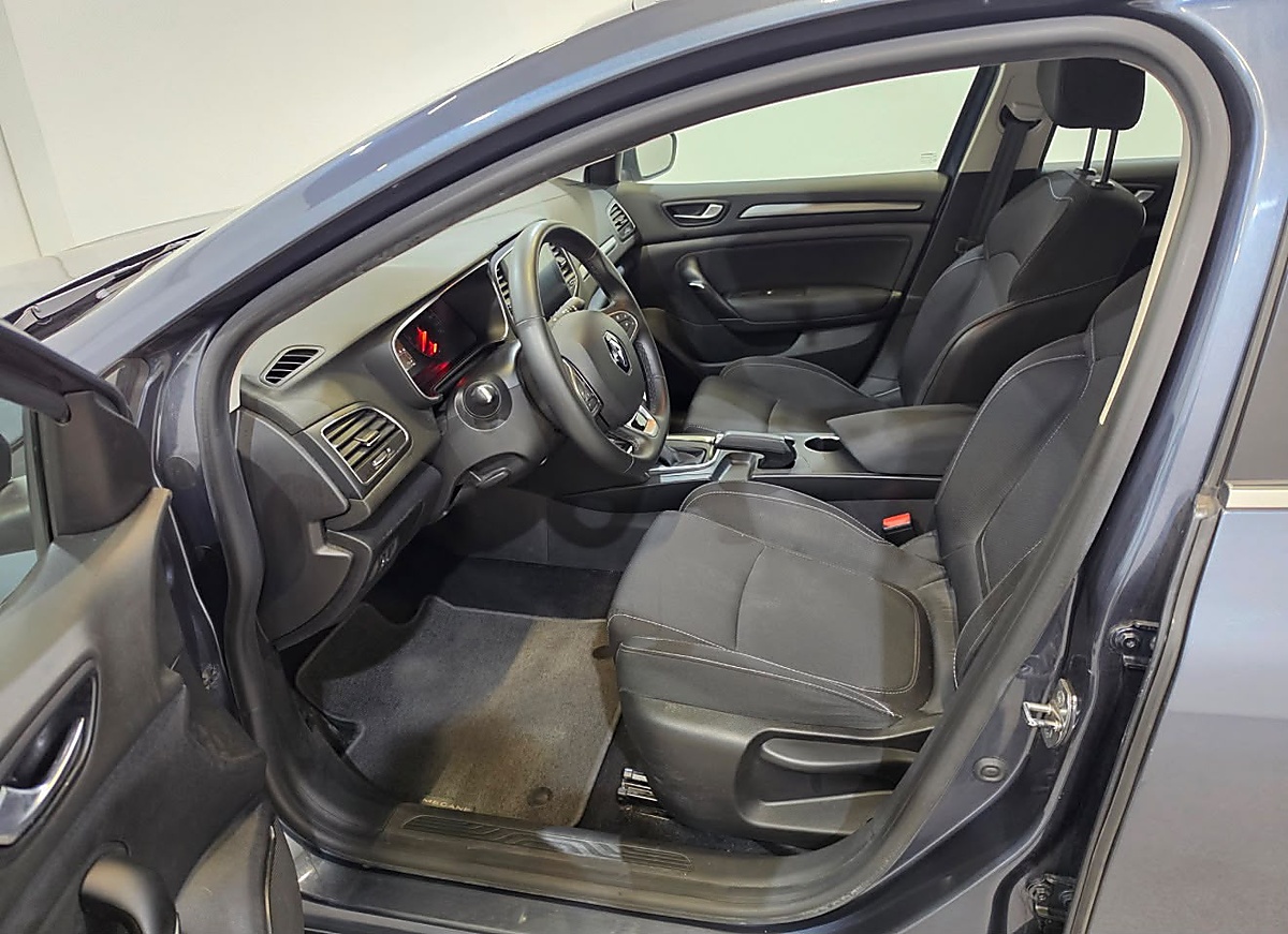 Renault Megane (2022) View 3