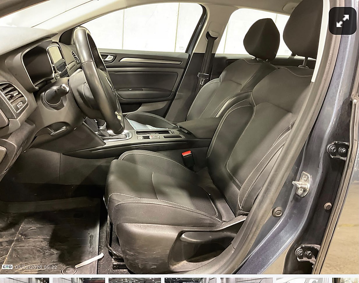 Renault Megane (2022) View 5