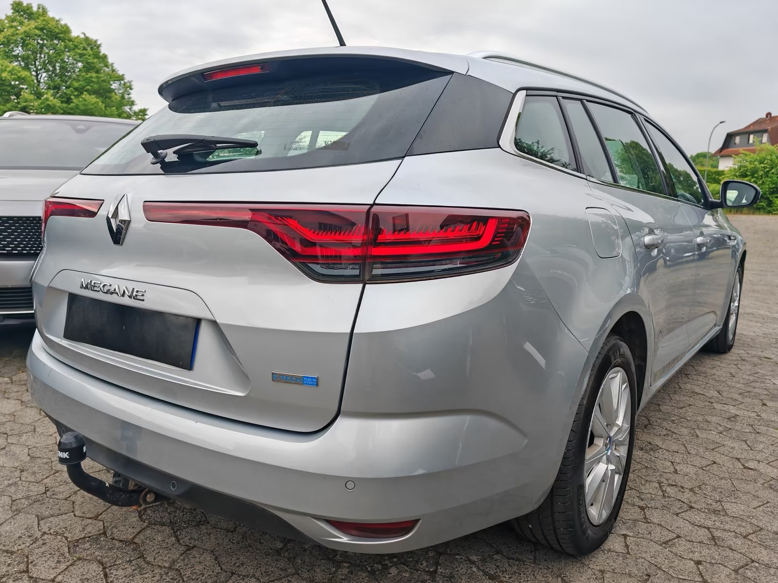 Renault Megane Plug-in Side Profile
